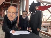 Attivisti mascherati da Draghi e Cingolani sulla piattaforma 